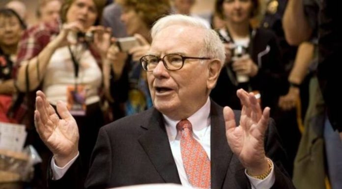 Warren Buffett vs Big Tech: Does AI Have a Place in Your Investment Portfolio?